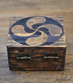 rear view of wooden box engraved with the lauburu symbol