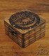 pequeña caja cuadrada de madera, grabada laser con sol, luna y fases lunares, perfecta para anillos de boda wicca