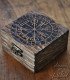 caja vikinga de madera grabada con el vegvisir, perfecta para anillos de boda vikinga