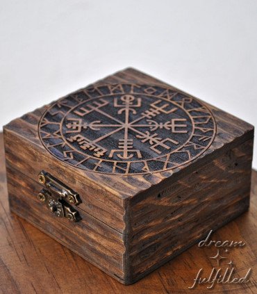 Small box engraved with Vegvisir  | Dream Fulfilled