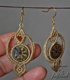 Pendientes Vegvisir de madera y macramé