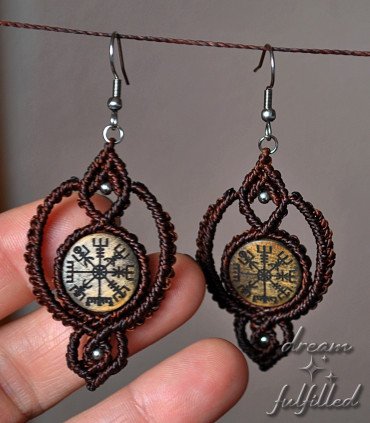 Vegvisir Earrings Made of Wood and Macramé