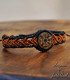 pulsera de macramé y pieza central de madera, grabada laser con el símbolo del Vegvisir, brújula vikinga