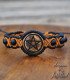 pulsera de macramé color naranja y negro y cuentas entrelazadas de ónix negro mate, grabada con el símbolo del pentáculo