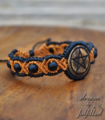 pulsera de protección wicca grabada con el símbolo del pentáculo