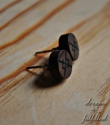 Pendientes Runa del Amor Eterno en madera oscura