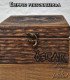 Caja de madera personalizada en la parte frontal