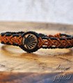 pulsera concha del peregrino realizada en madera e hilo trenzado de alta calidad de color negro y naranja