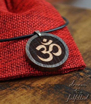 Colgante artesanal de madera para yoga y meditación