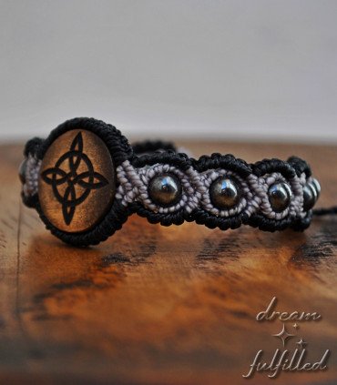 Handmade bracelet with adjustable sliding knot