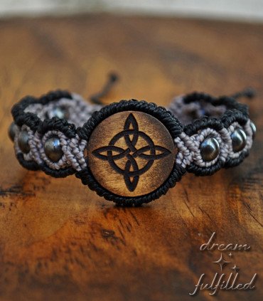 Witch’s Knot bracelet with personalised box option